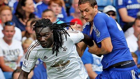 Bafetimbi Gomis gets away from Nemanja Matic