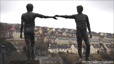 Derry's The Hands Across The Divide Statue