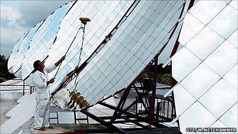 Solar dish, India (Image: GTZ/Michael Netzhammer)