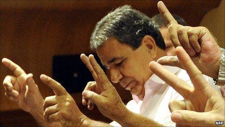 Cuban dissidents flash V for Victory signs before their news conference in Madrid on 15 July