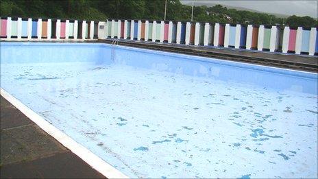 The outdoor lido at Brynamman