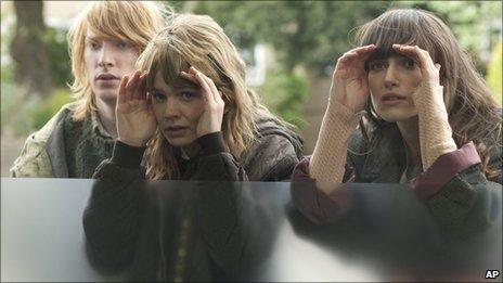 Carey Mulligan and Keira Knightley in Never Let Me Go