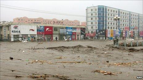 Submerged buildings in Kouqian, Jilin, on 28 July 2010