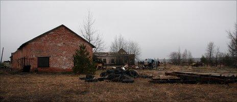 Chernobyl abandoned farm (Image: T Mousseau)