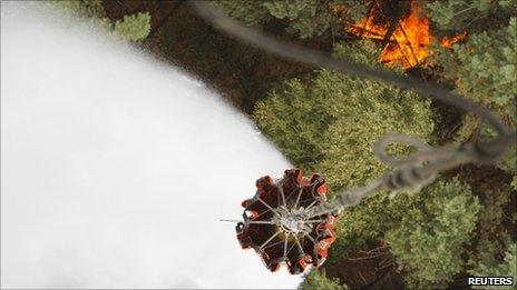 A Russian helicopter drops water on burning forest in Ryazan region, 10 August