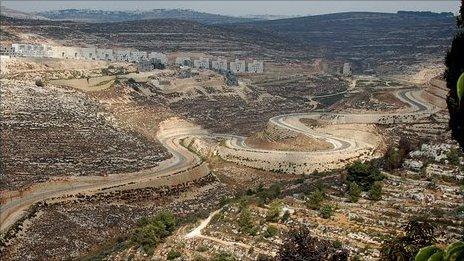 Agan Ha'ayalot settlement, with the West Bank barrier below (photo: Martin Asser)