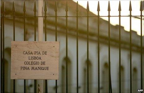 Railings outside the Casa Pia college of Pina Manique in Lisbon (1 September 2010)