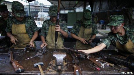 Mexican soldiers dismantle guns seized from alleged drug traffickers