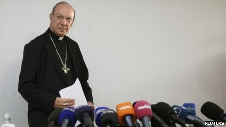 Archbishop Andre-Joseph Leonard at a news conference in Brussels (13 September 2010)