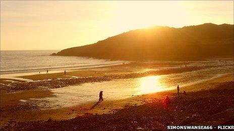 Langland beach. Photo by SimonSwansea66 on Flickr. http://www.flickr.com/photos/90563919@N00/493808029/sizes/l/in/photostream/