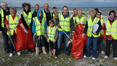 Pensarn and Belgrano Residents Accosiation members and MCSvolunteers and AM Darren Millar clear litter at Pensarn beach