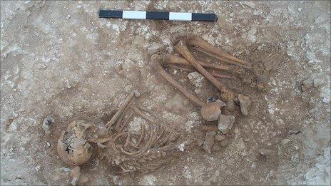 Burial of Bronze Age male teenager from Boscombe Down (Wessex Archaeology)