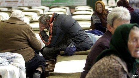 Elderly people evacuated from the village of Kolontar silting in the beds in the Sports Hall in Ajka