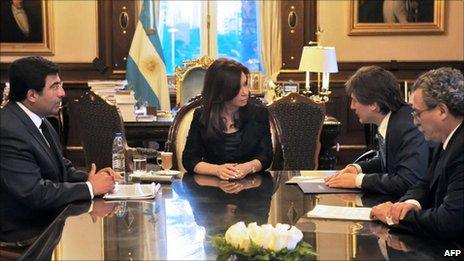 President Cristina Fernandez in a meeting on 1 November with ministers and advisers