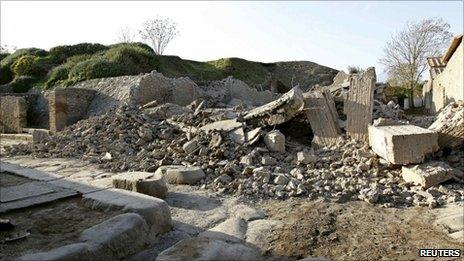 The "House of the Gladiators" lies in ruins, 6 November