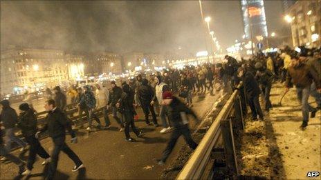 Spartak fans march on to Moscow's Leningrad Avenue, 7 December