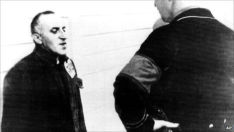 Carl Von Ossietzky together with prison guard in a concentration camp