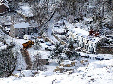 A gritting lorry clearing snow on the Great Orme, Llandudno Photo: Mike Lewis