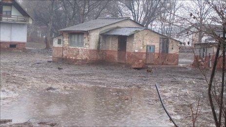 House damaged by sludge, Devecser