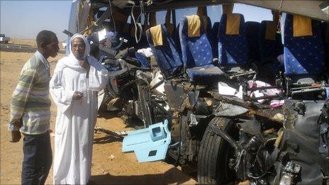 Wreckage of crashed coach (26/12/10)