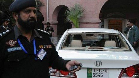 Policeman beside the car of the attacked US consular worker