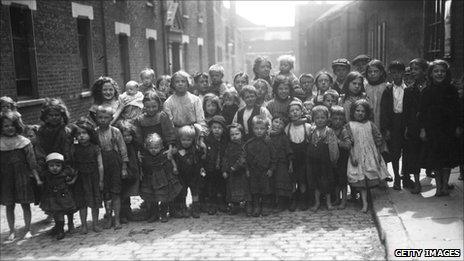 Children in Whitechapel in 1911