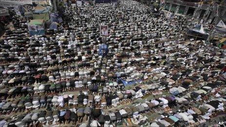 Prayers at a huge anti-government rally in Sanaa - 1 April