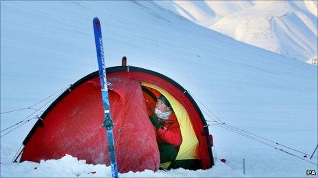 Prince Harry sets up tent