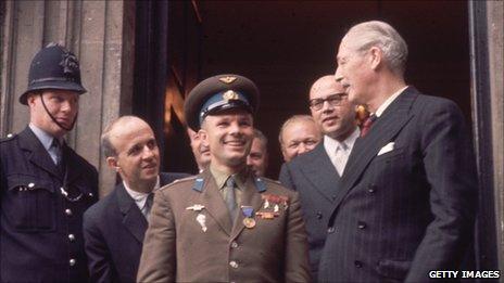 Yuri Gagarin (L) with Harold Macmillan (R)