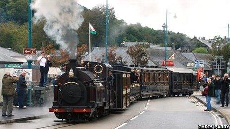 Trustees Train crossing Britannia Bridge, Porthmadog,