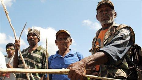 Separatists with homemade weapons in Moskitia