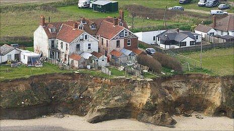 Eroding cliff on Beach Road, Happisburgh, Norfolk (Photo: Mike Page)