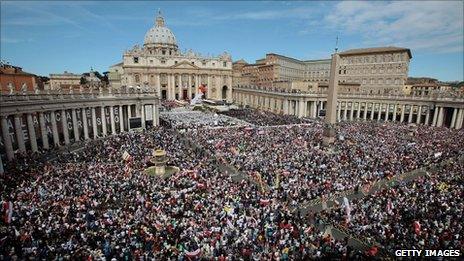 Pilgrims crowd St Peter's square ahead of the beatification ceremony of late pope John Paul II on 1 May 2011