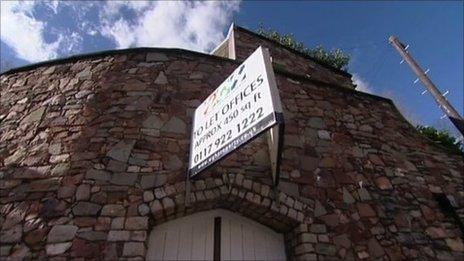 Outside of Jacob's Well building