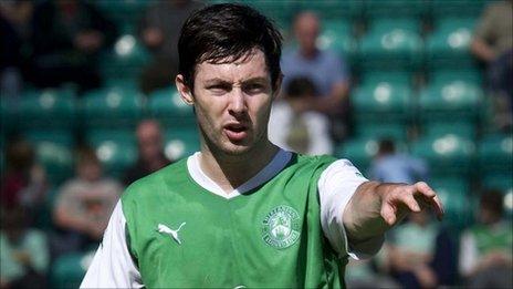 Richie Towell in action for Hibernian