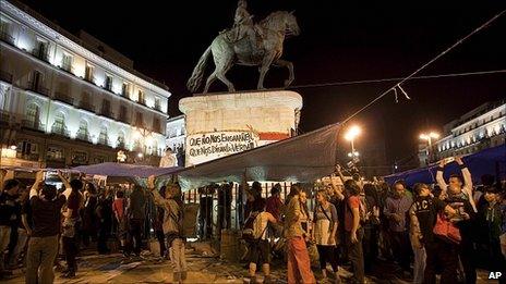 Crowd in Madrid's Puerta del Sol square, 18 May 11