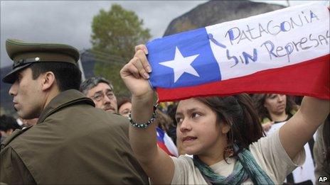 Demonstrators protest during the meeting of the Regional Commission of Chile’s Environmental Evaluation Service, SEA in Spanish, in Coyhaique, Aysen region, 9 May 2011