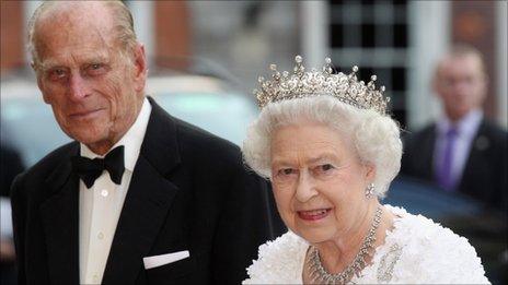 The Queen and Duke of Edinburgh arrive at Dublin Castle