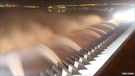 The Three Gorges Dam discharges water to lower the level in a reservoir in Yichang (July 2010)