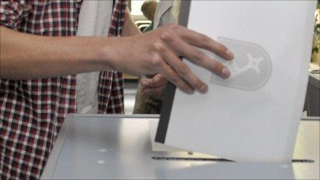 Sixteen-year-old casts his ballot in state elections in Bremen, 22 May 2011