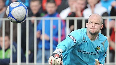 Linfield goalkeeper Alan Blayney