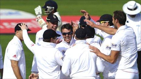 Graeme Swann (centre, facing) celebrates with England team-mates