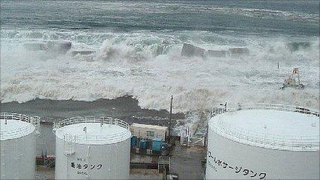 Tsunami waves hits Fukushima Daiichi power plant (11 March)