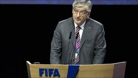 FA chairman David Bernstein speaks to Fifa Congress