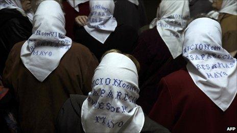 Members of the Madres de Plaza de Mayo wait for the lift at the Argentine defence ministry, May 2011.