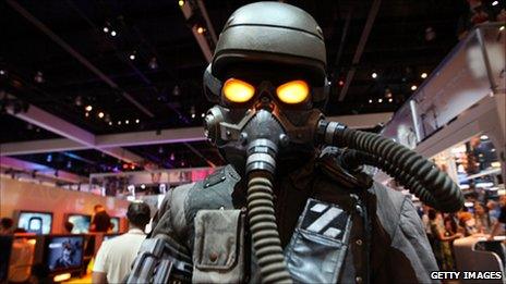 A character from the game Kill Zone 3 attempting to scare individuals walking through the Sony PlayStation booth