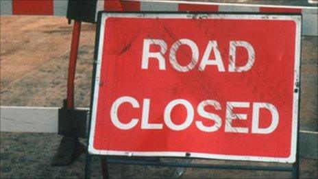 Generic road closed sign