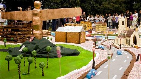 The Angel of the North made from cake