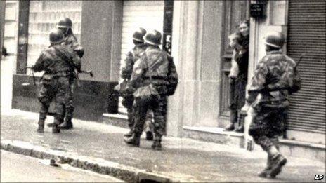 French troops in Algiers (archive shot)