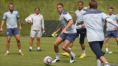 Jordan Henderson (centre) training with the England U21s in Denmark